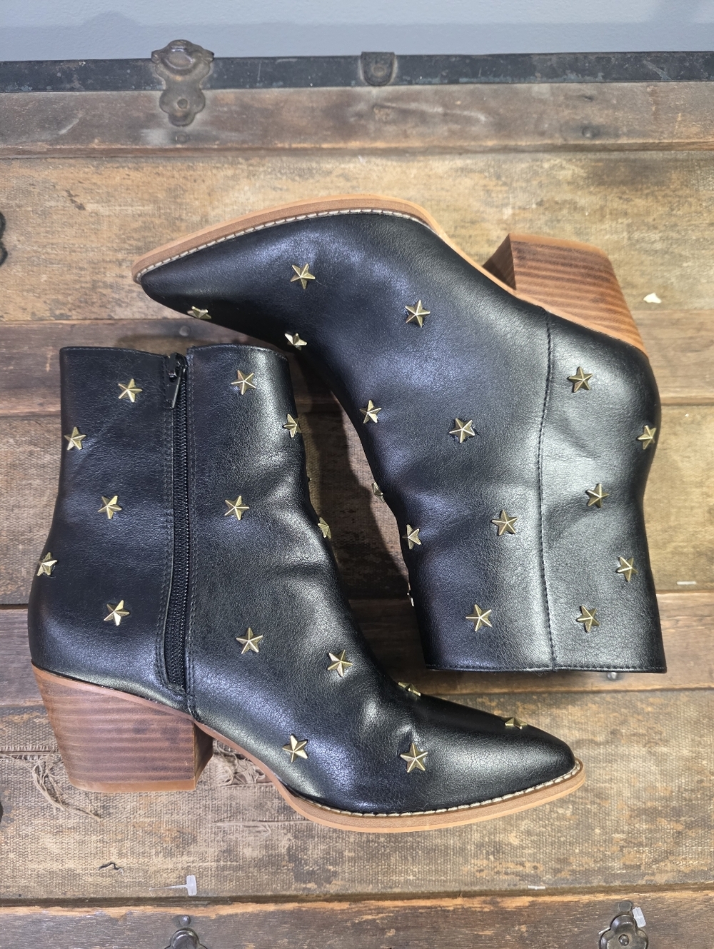 Oasis Society Audrie Star Studded Western Side Zip Vegan Leather Booties. 6.5 - Picture 9 of 12